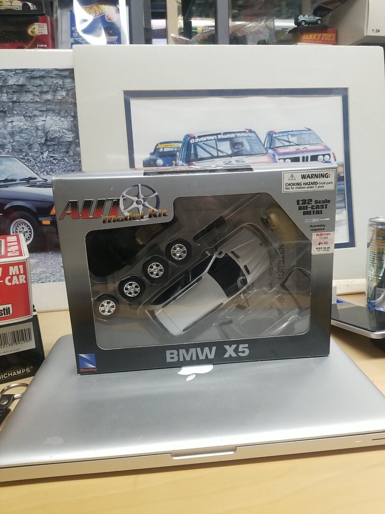 BMW x5 aut model kit 1:32 scale