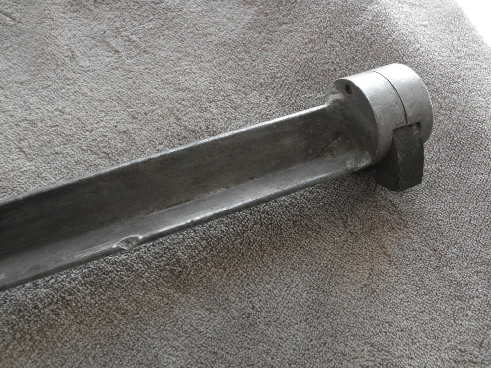 Magnetic cutting guide for arc and plasma