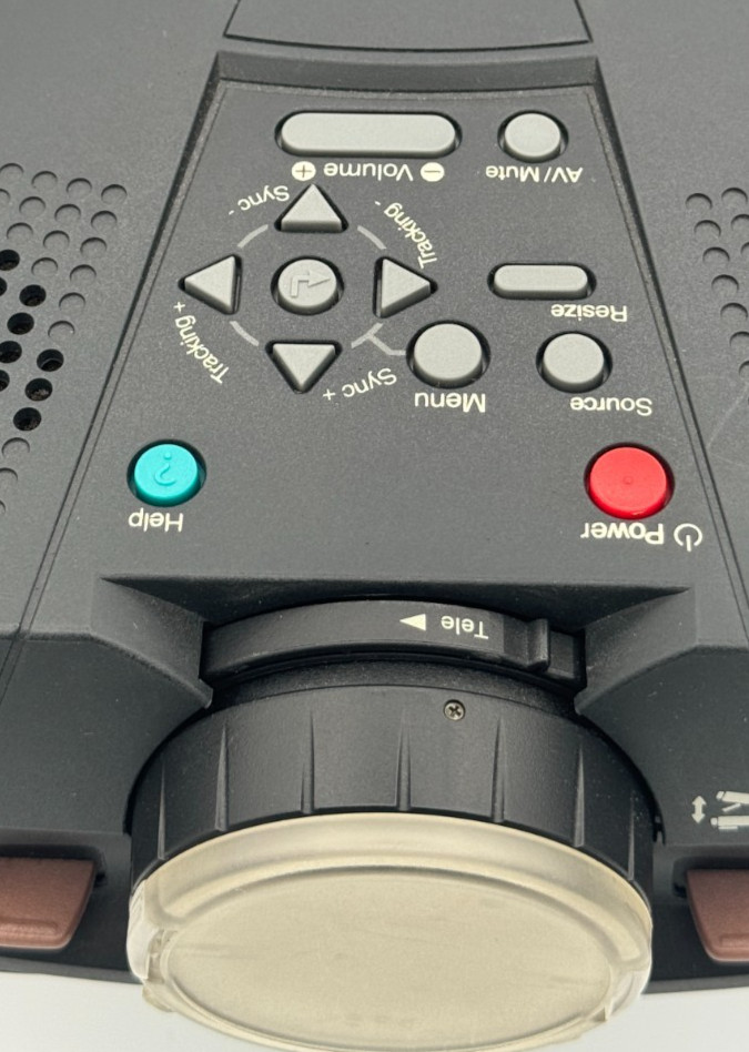 Epson LCD Projector Model: ELP-5500 - Case Included - Tested