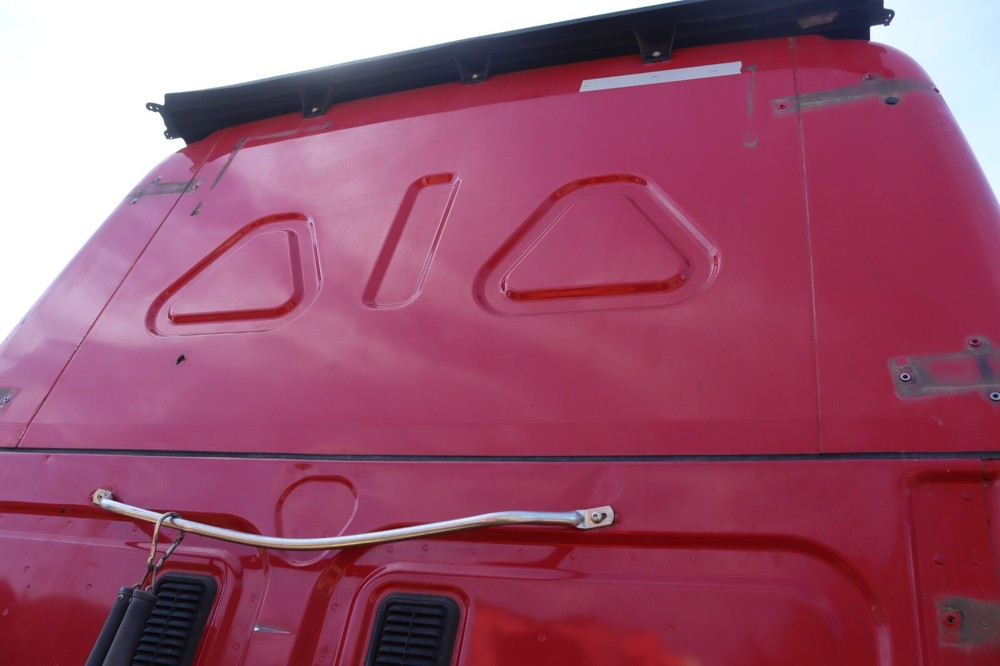 2016 FREIGHTLINER CASCADIA 125 EVOLUTION TRUCK CAB FRAME COMPLETE RED OEM