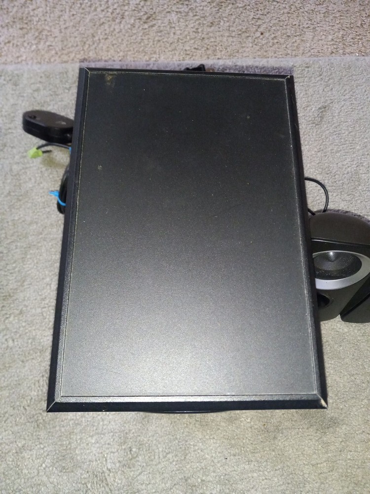 *READ* Logitech Z313 2.1 Multimedia Speaker System Subwoofer