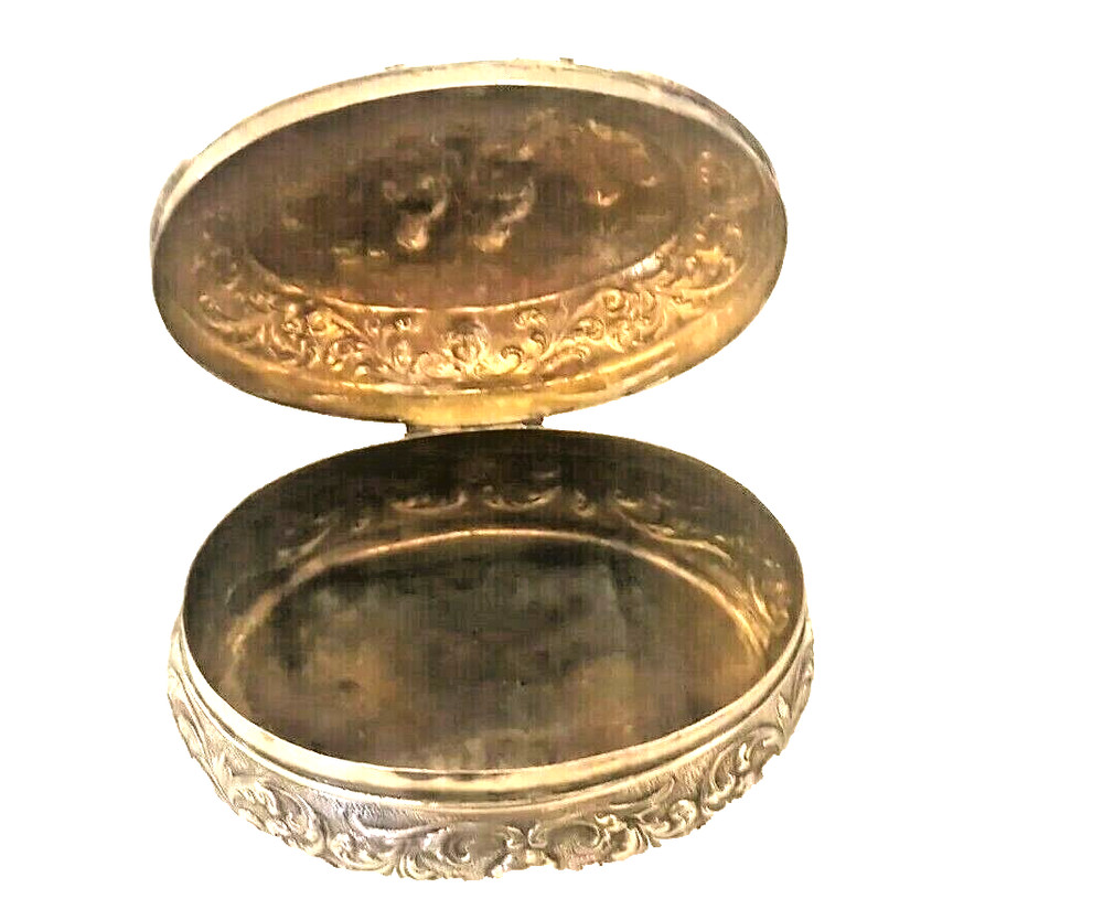 SILVER 800 ANTIQUE HAND CHISELED BOX. PUNCHING PRESENT