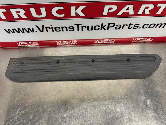 PETERBILT S60-1513 TRIM - THRESHOLD, DOOR