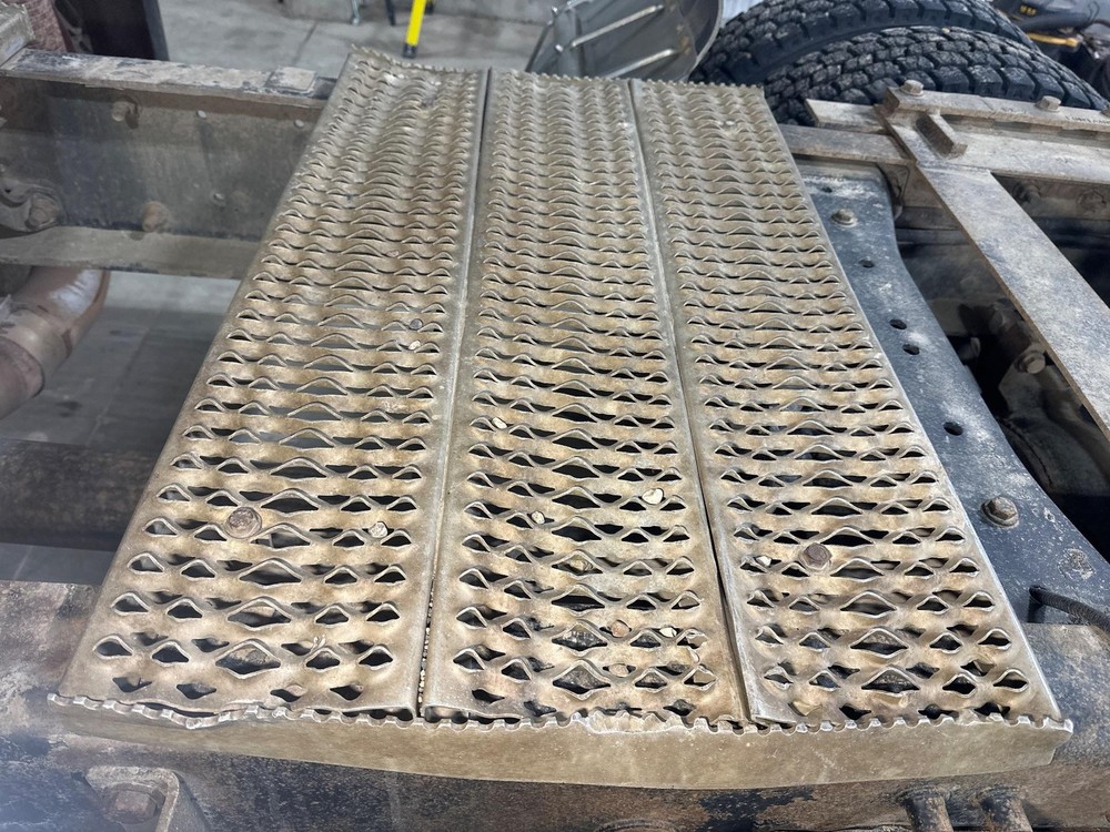 Peterbilt 386 21 x 34 Deckplate - Used