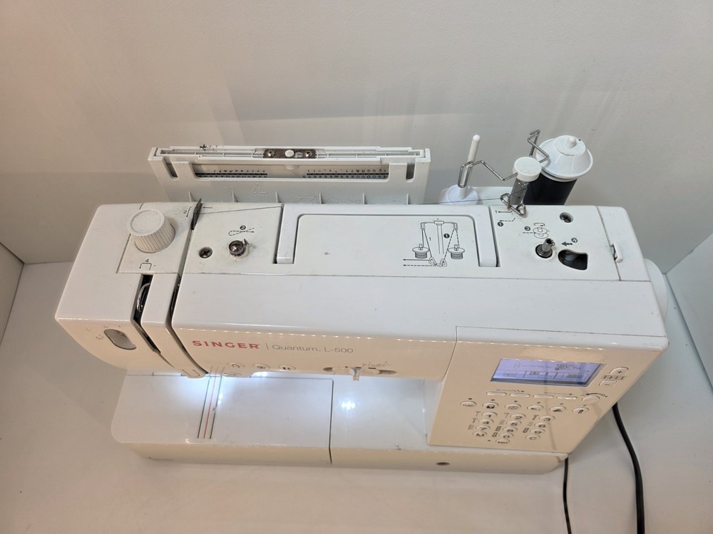 Singer Quantum L-500 Computerized Sewing Machine – Tested & Working LCD Display