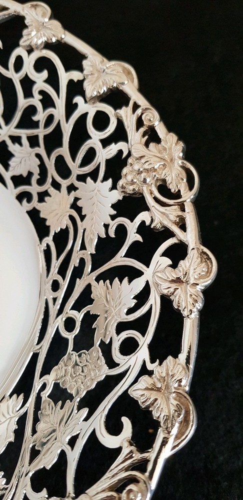 Vintage sterling silver Cake stand/compôte. Sheffield 1993 . By Huge Crawshaw