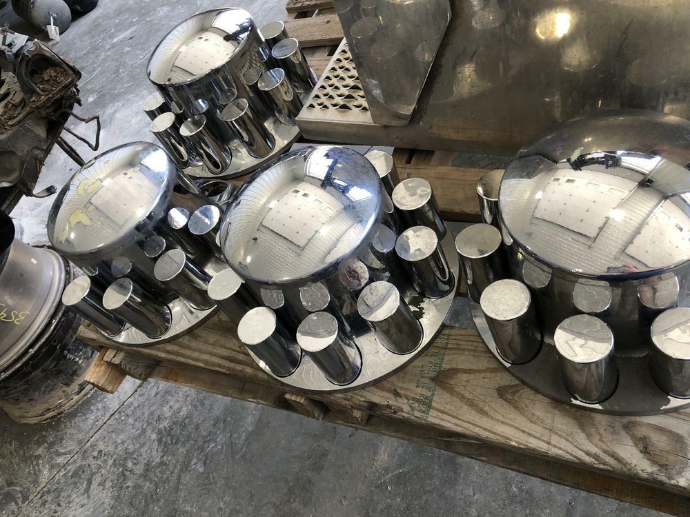 2018 PETERBUILT SET OF 4 HUB COVERS