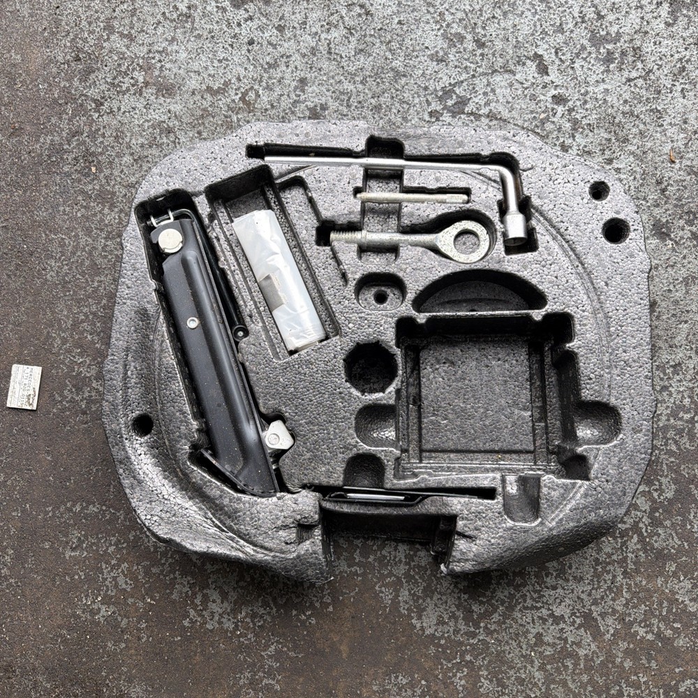 Mercedes Benz Slk R171 Tool Kit Spare Wheel Insert
