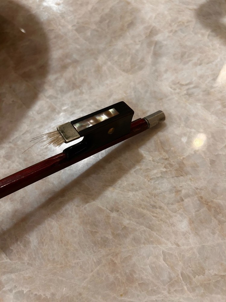 violin bow with mark