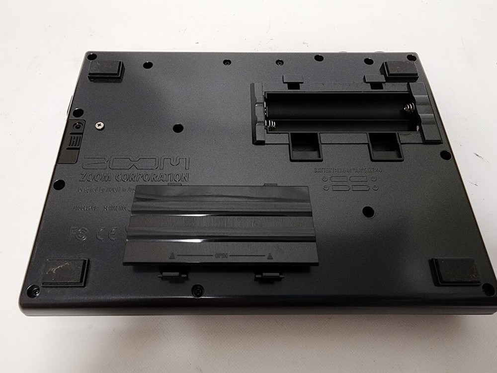 ZOOM R8 Multitrack 8 Track Digital Recorder Sampler