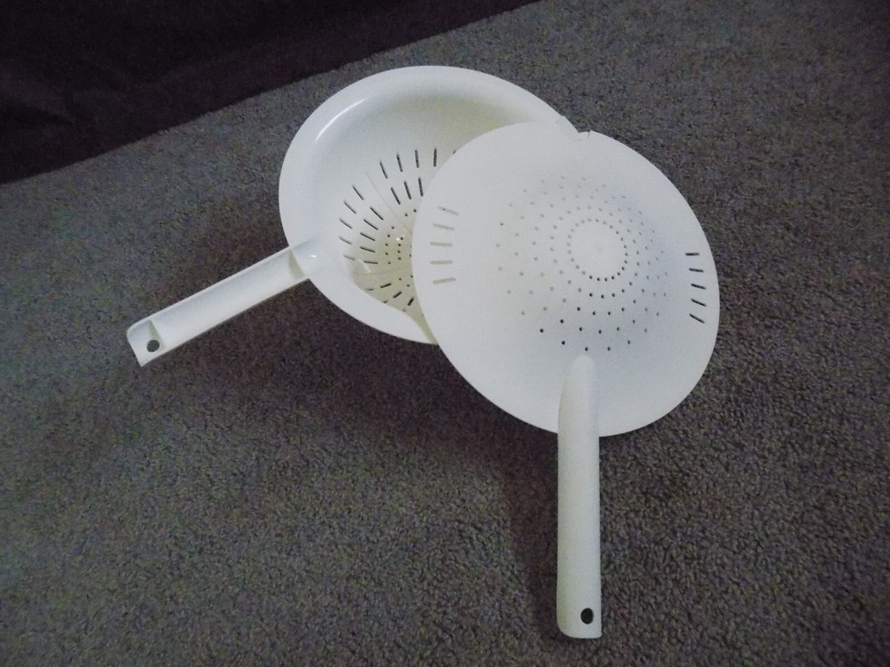 Vintage Tupperware 2 Piece Colander Strainer ~ White ~ 2632 2631