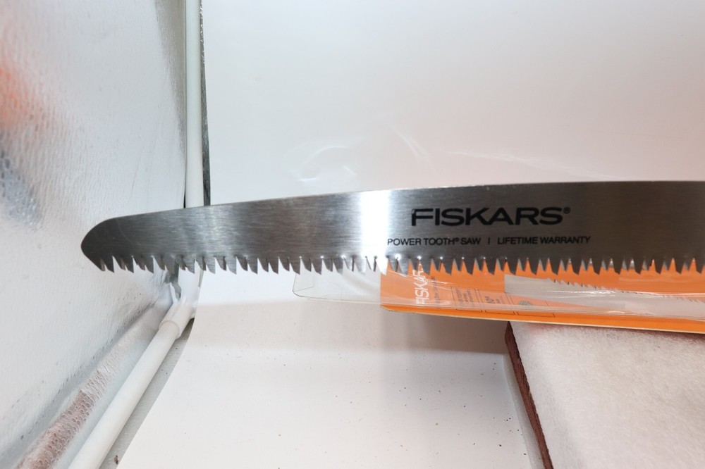 Fiskars 10” Blade Folding/Locking Power Tooth Pruning Saw