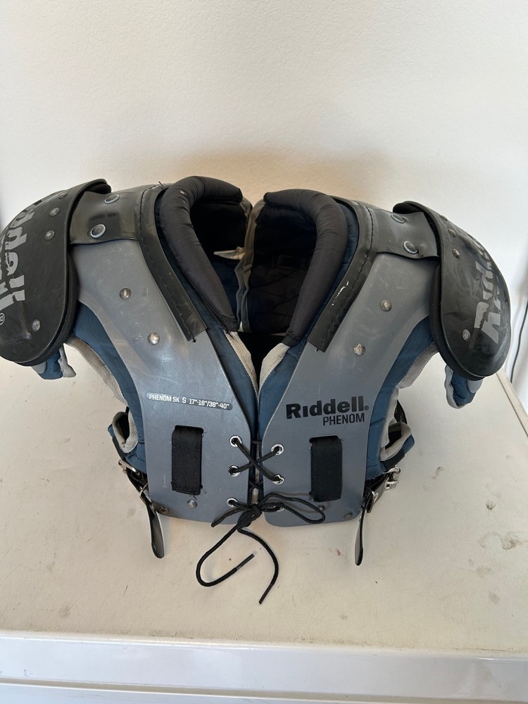 Riddel Phenom Sk shoulder pads/ Size small 17"-18"/38"-40"