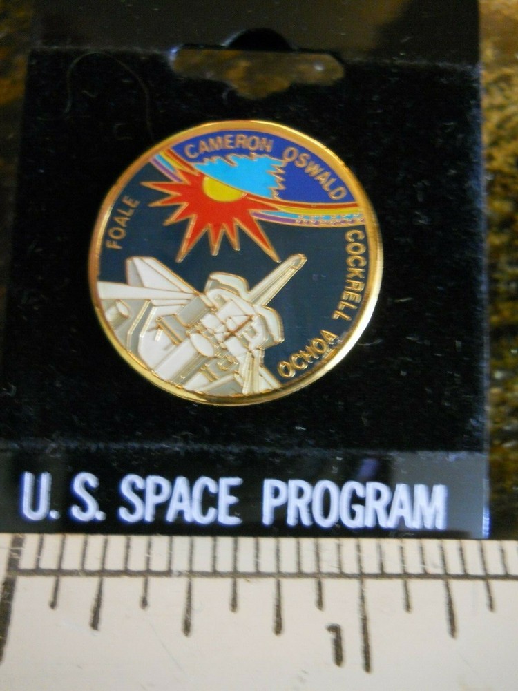 NASA SPACE SHUTTLE DISCOVERY STS-56 MISSION PIN ( NEW WITH TAGS)