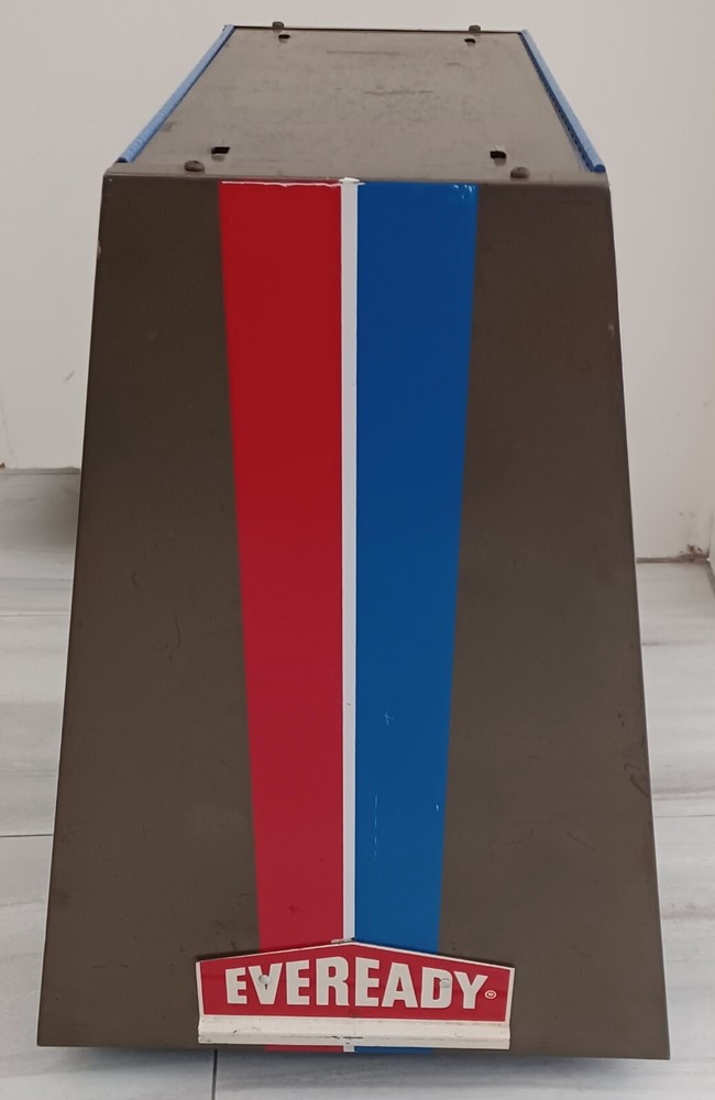 COOL RETRO EVEREADY BATTERY CONTERTOP DISPLAY CASE -ROTATES AND LOCKS
