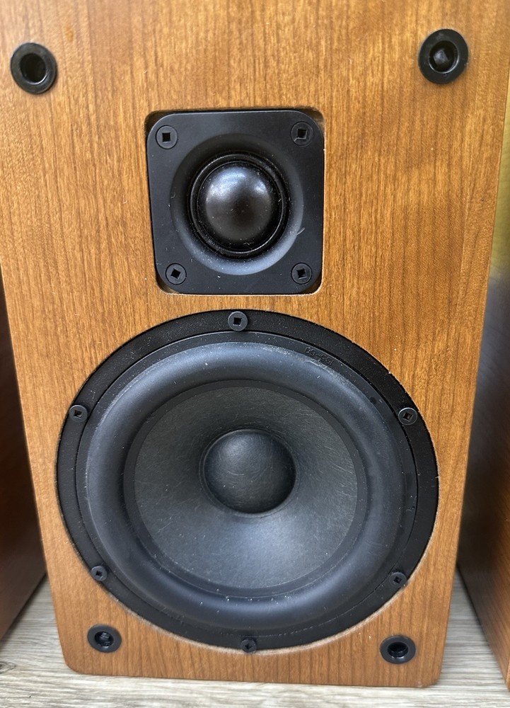VINTAGE Source Technology Bookshelf Speakers Pair -Tested Works Great