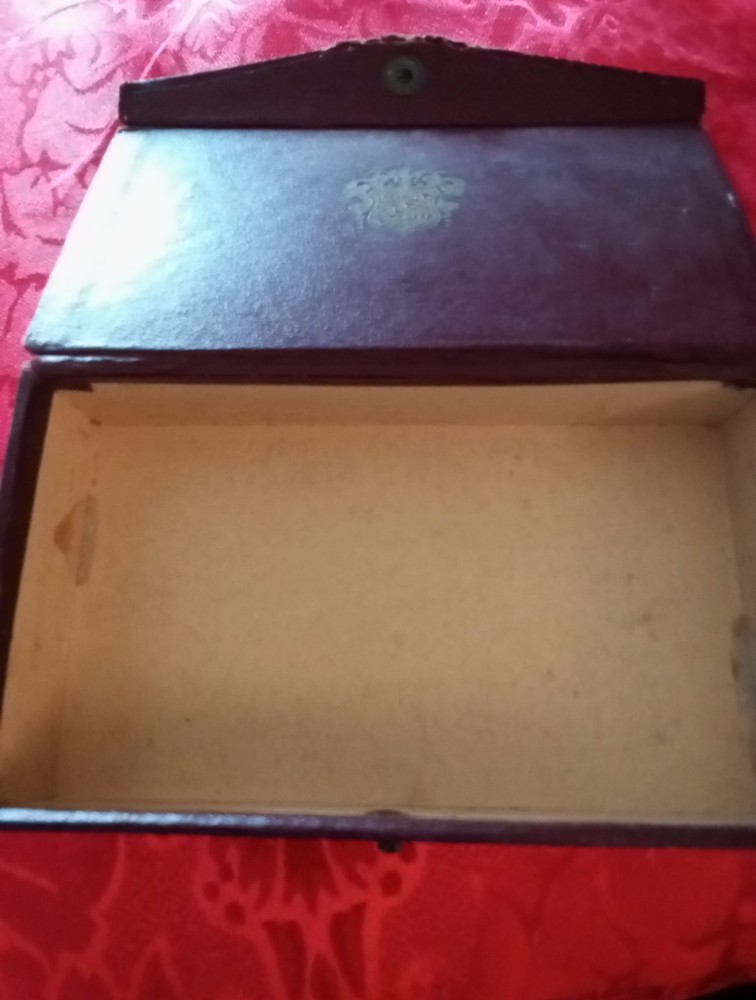 Elcaya Trade Mark Reddish Box Only