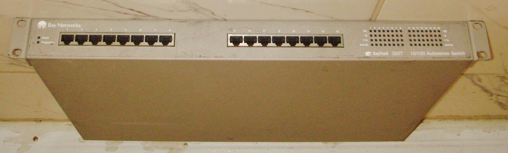 BAYSTACK 350T BAY NETWORKS ASE-THUB 16 PORT Canada, powers up