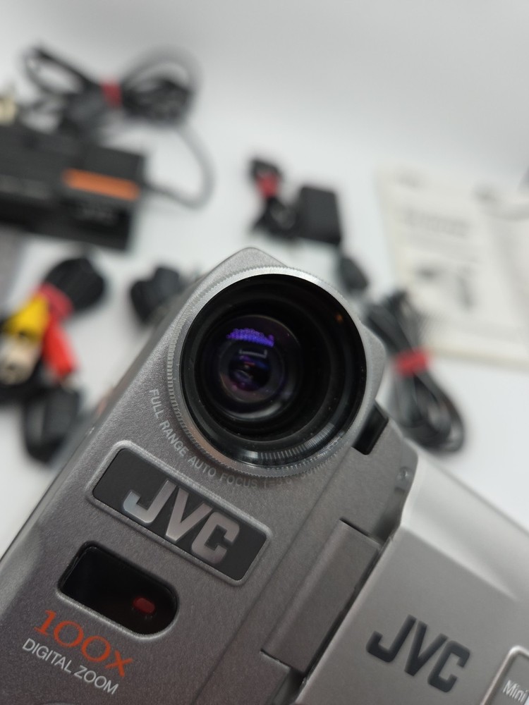 JVC Digital Video Camera GR-DVM5 Mini DV Pal Silver Compact Full Set-up