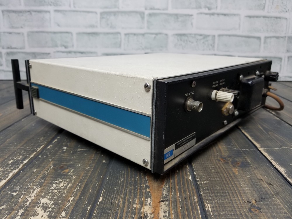 EXACT Electronics MODEL 124 MULTIGENERATOR **TURNS ON / UNTESTED**