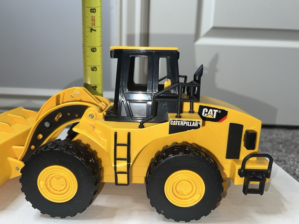 Toy State Industrial CAT Caterpillar Construction Front Loader Toy