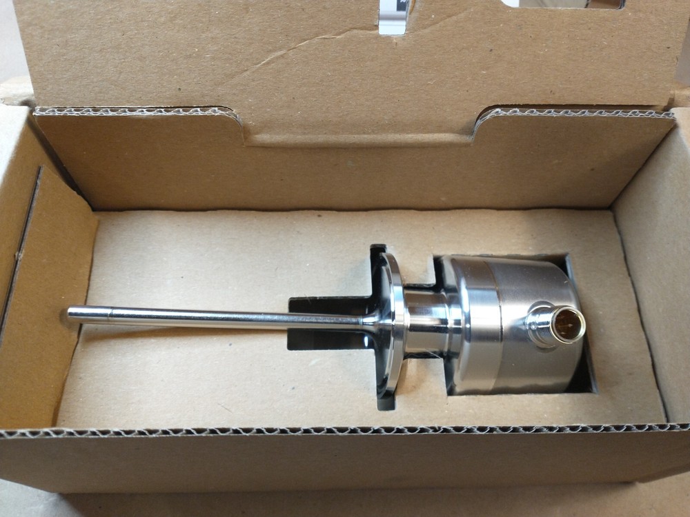 ifm Electronics Temperature Transmitter TCC831 for liquids & gases - Fast Ship