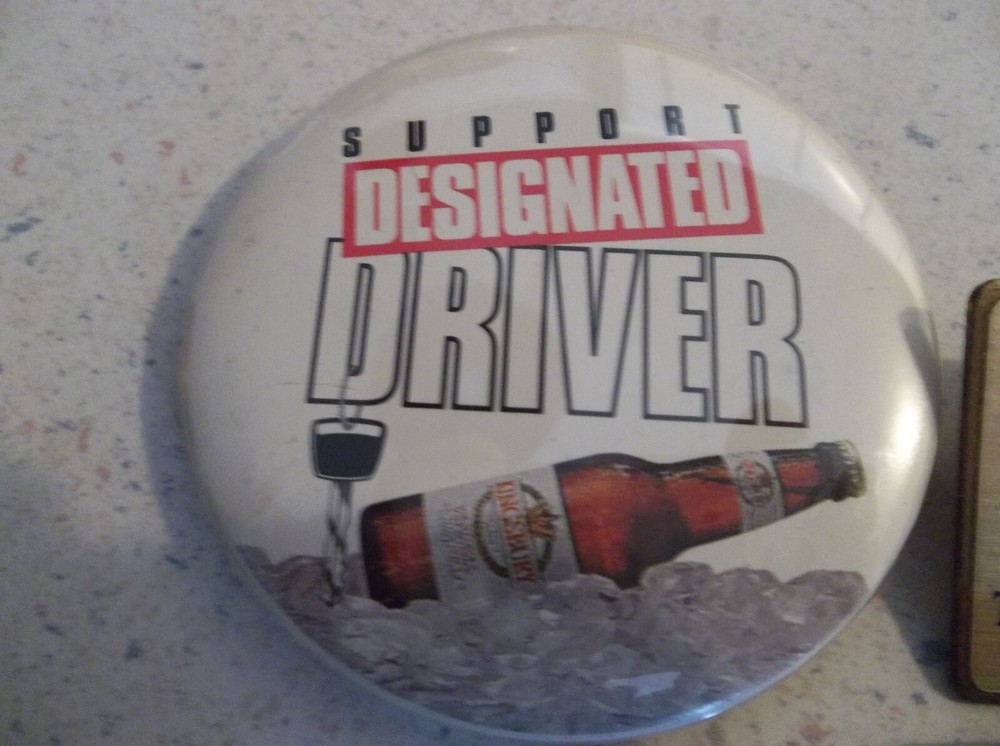 5 BEER LOGOS PINS / BUTTONS 1 LAPEL PIN