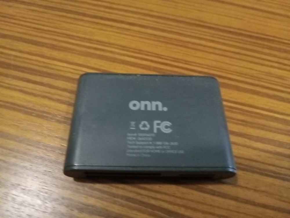 Onn SD, microSD & CompactFlash Card Reader (100014070)