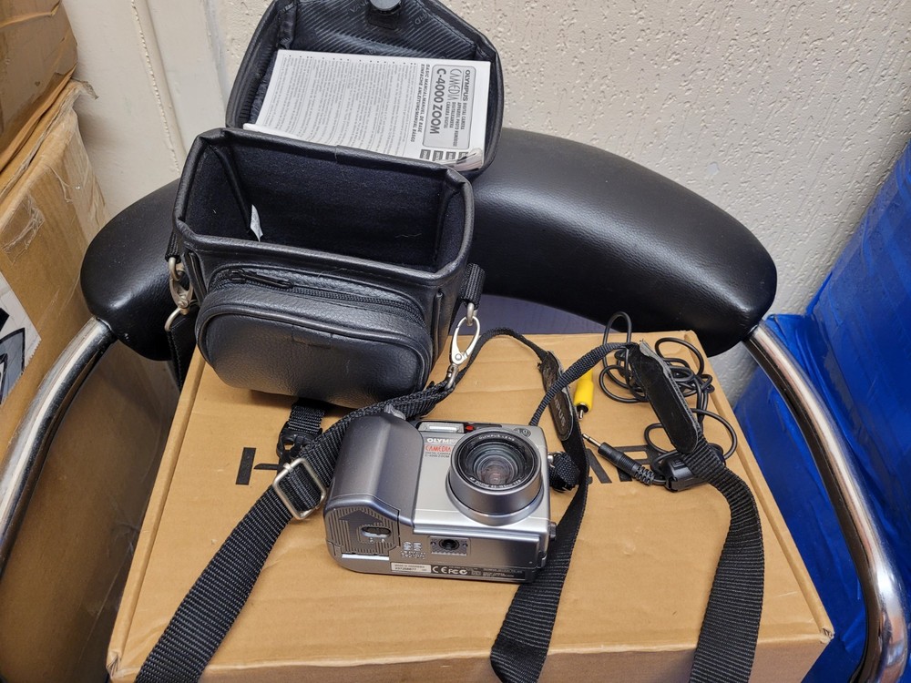 Olympus C-4000 Digital Camera