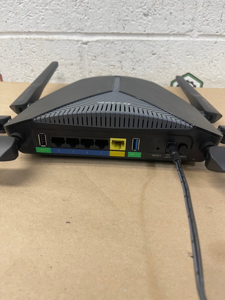 D-Link DIR-3040 High Power WiFi Tri Band Gigabit Router
