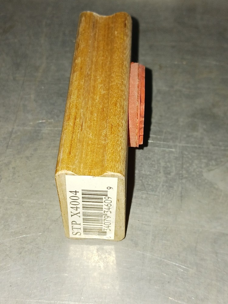 2 pineapples, Canadian maple,B27