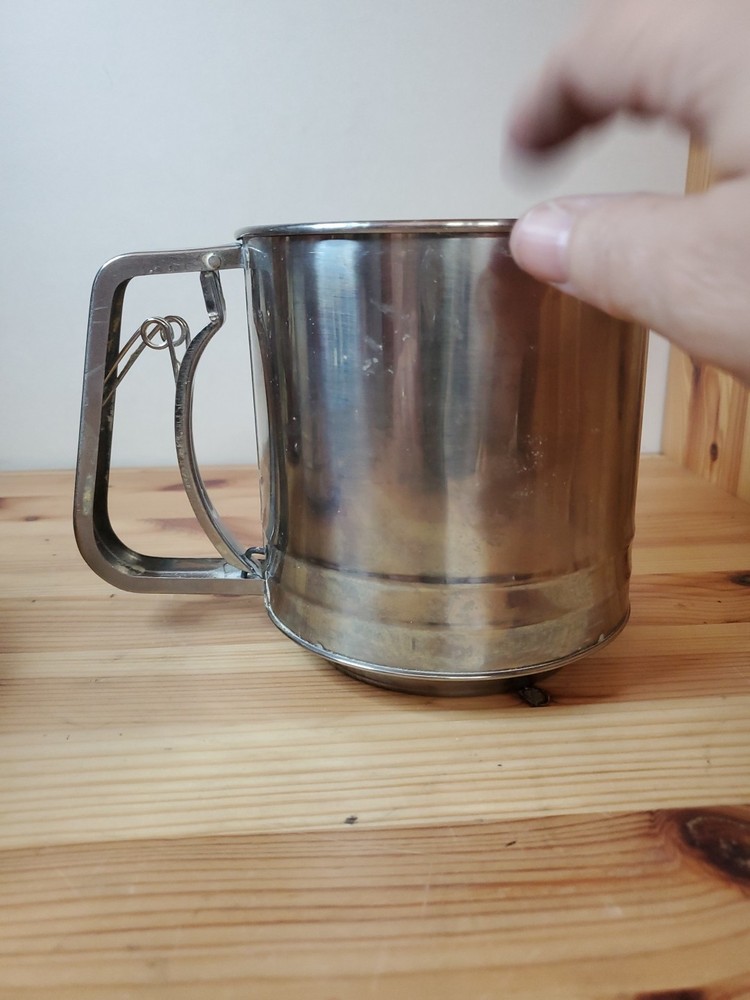 Large Vintage Three Screen Metal Flour Sifter -Squeeze Trigger•5” High JO+