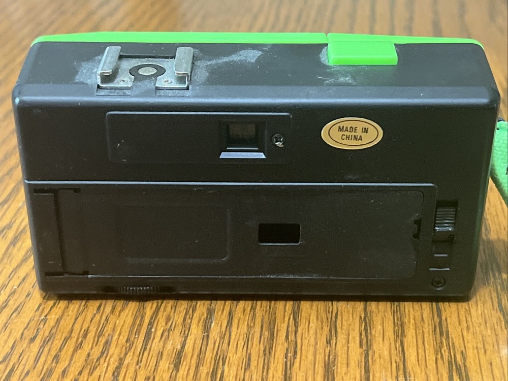 1992 Del Monte Corp the Chipmunks edition camera