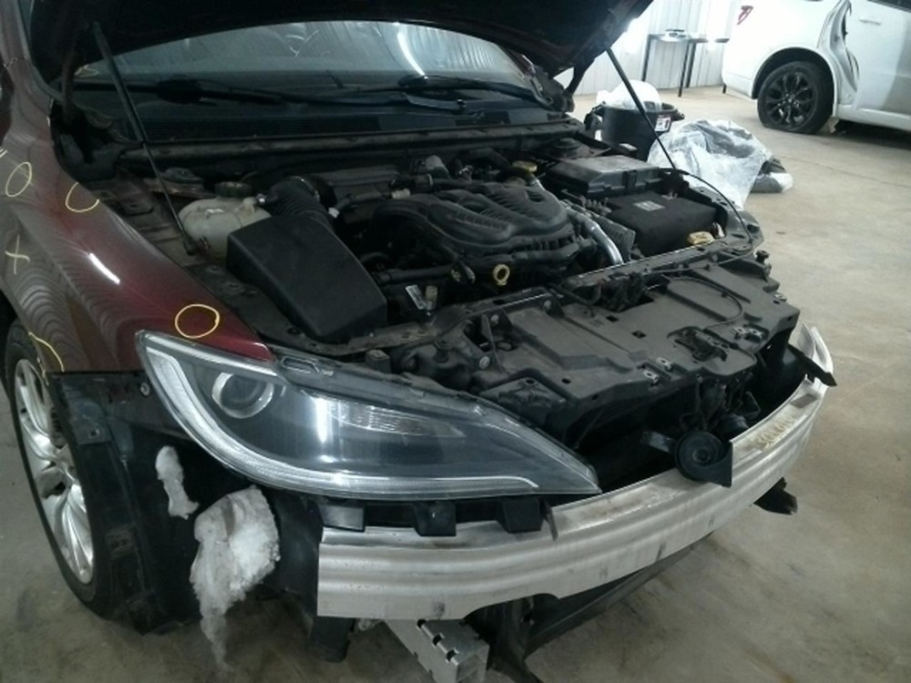 200 2015 High Mounted Stop Light 104753328