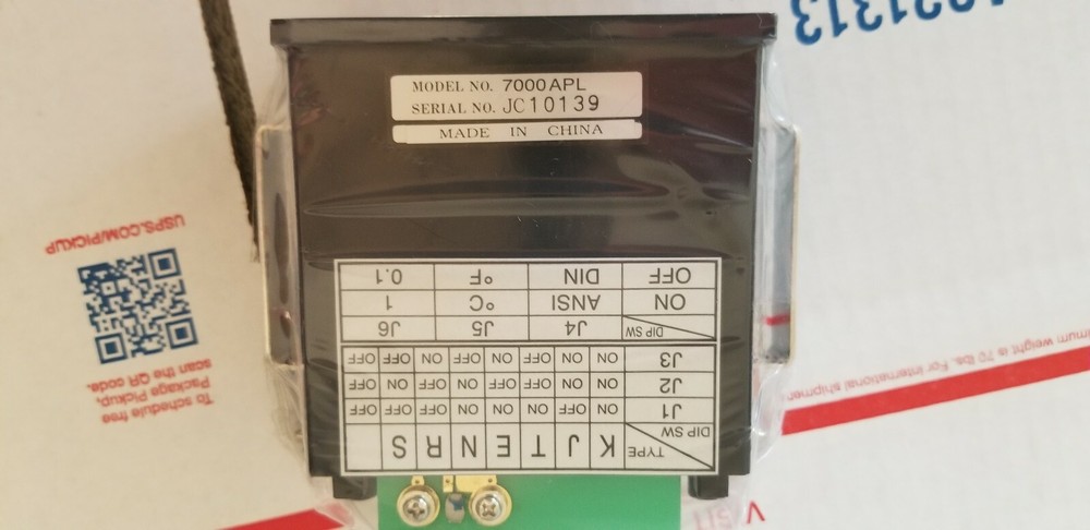 COLE-PARMER 89500-00 TEMPERATURE PANEL METER
