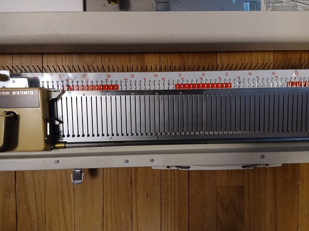 Singer Chunky Knitter Knitting Machine Model 150