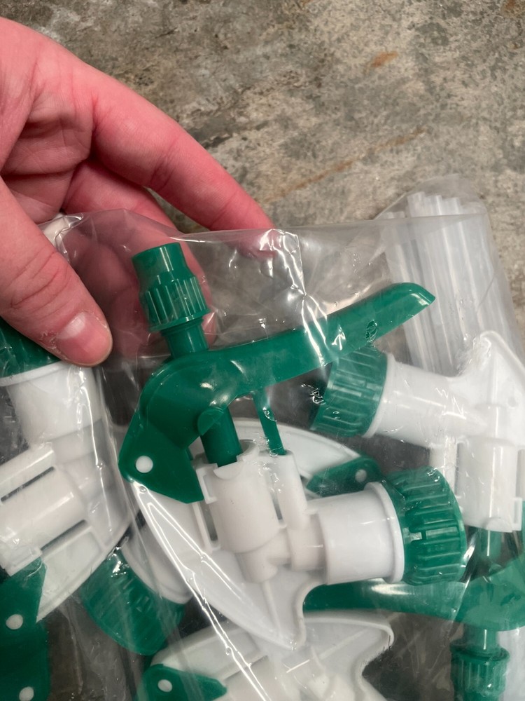 12 Spray Bottle Nozzles - Green / White
