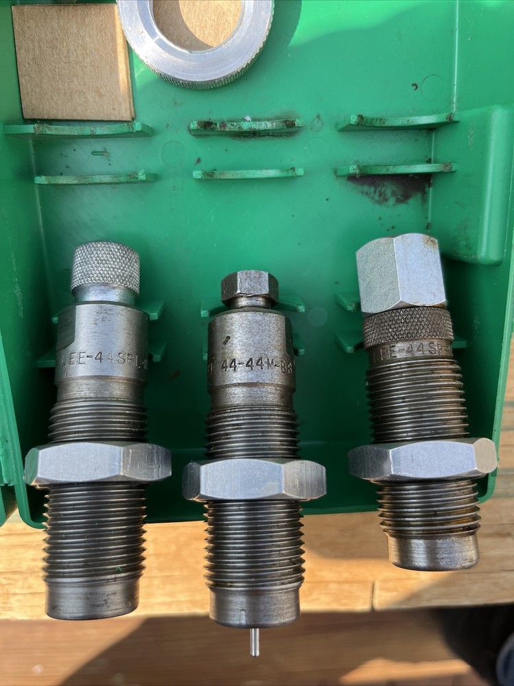 SET OF 3 LEE 44 RELOADING DIE, SHELL HOLDERS