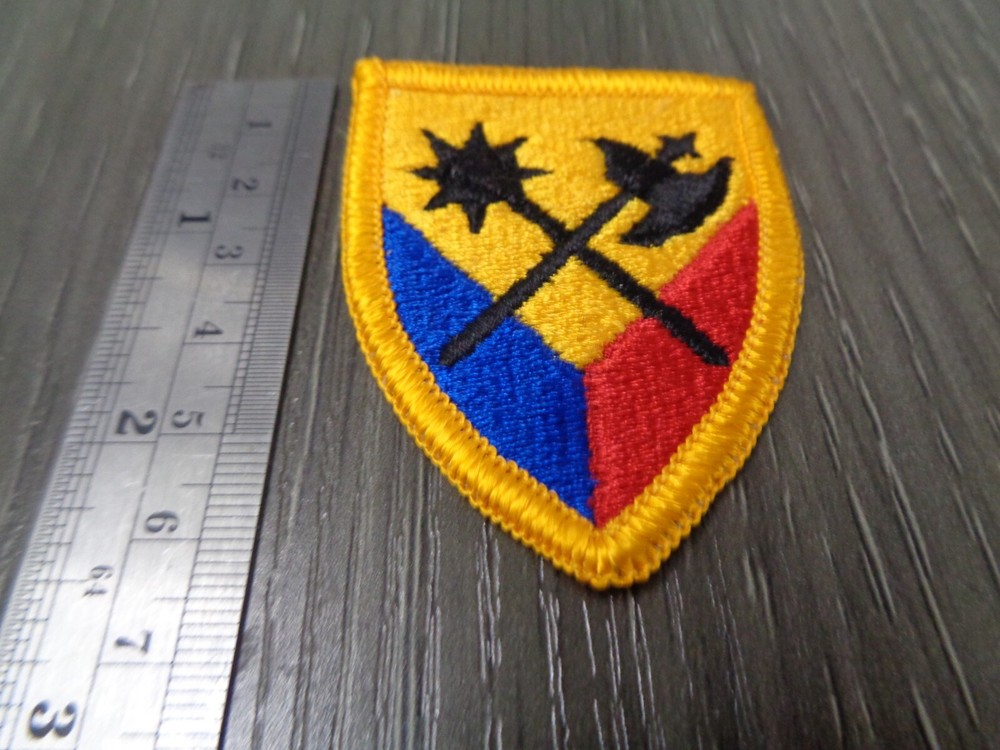 194TH ARMORED BRIGADE / 1990's ERA ISSUE UNIT PATCH (Embroidered Merrowed Edge)