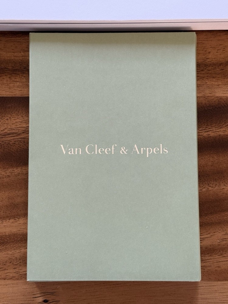 VAN CLEEF & ARPLES CARE BOOKLET SET