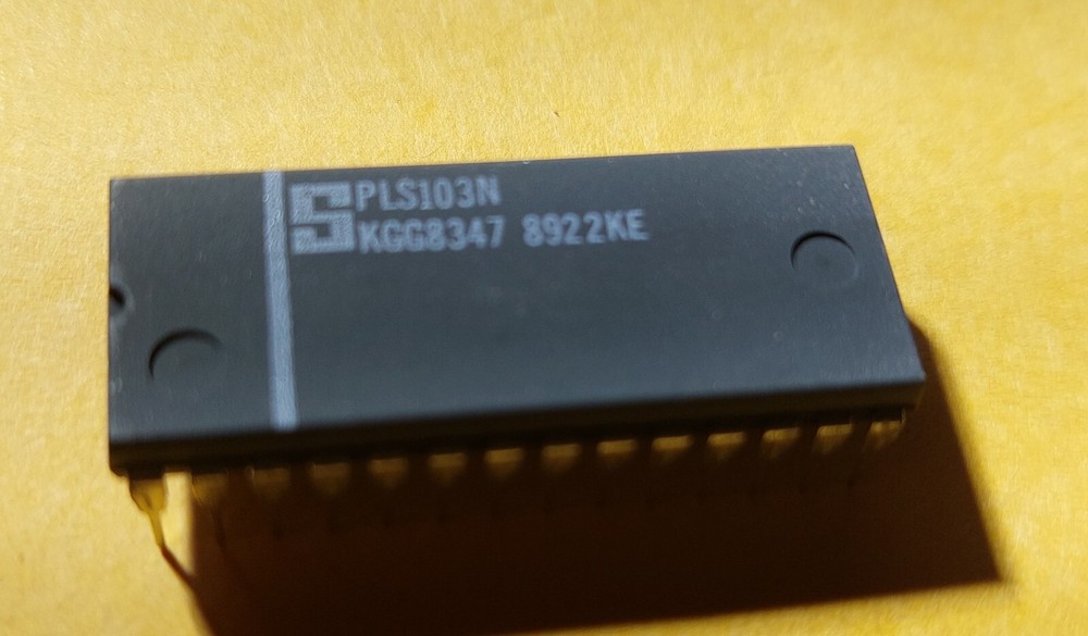 1 x PLS103N SIGNETICS Fuse-Programmable Gate Array (FPGA)