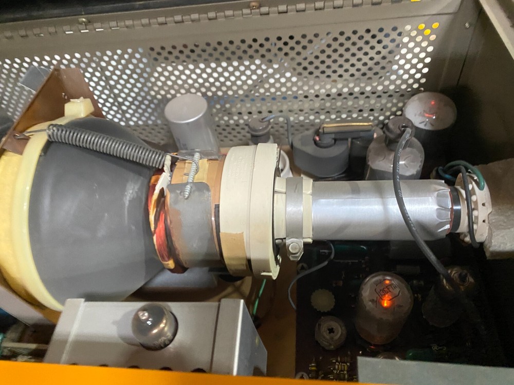 B&K Precision Model 1077B TV Analyst Television Testing Equipment - Powers On