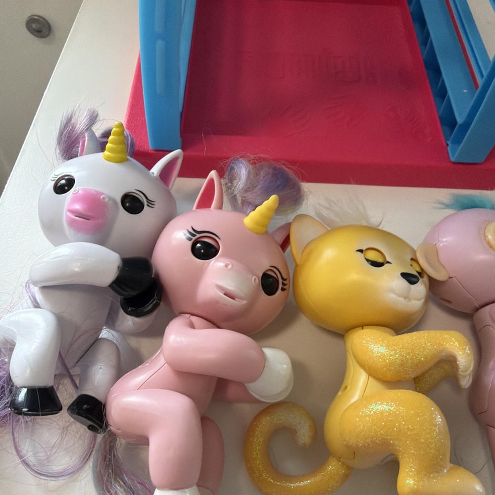 Fingerlings Monkey Bars Playset with 5 Large Working