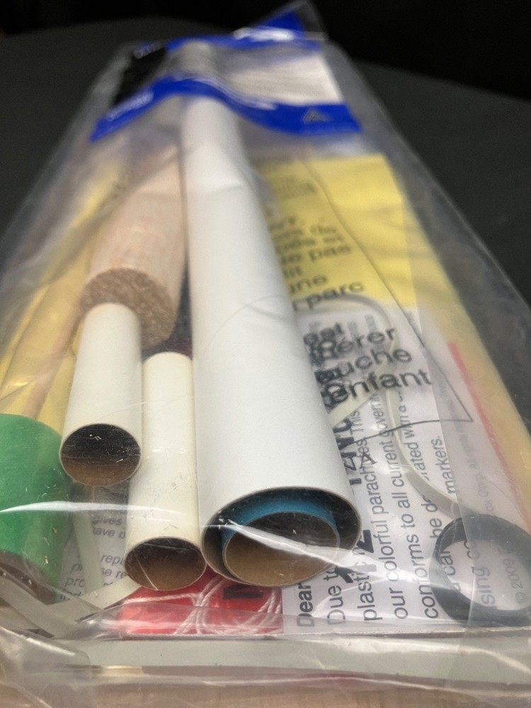 OOP Estes SATELLITE INTERCEPTOR Flying Model Rocket Kit #3027 - Sealed