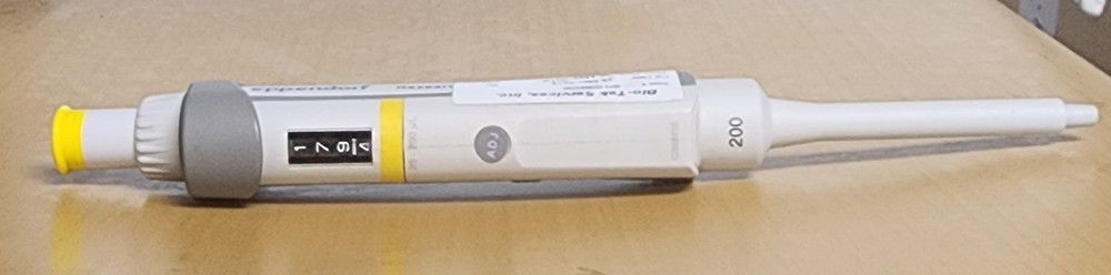 Eppendorf Research Plus Adjustable Volume, Single Channel Pipette, 20 -200μL