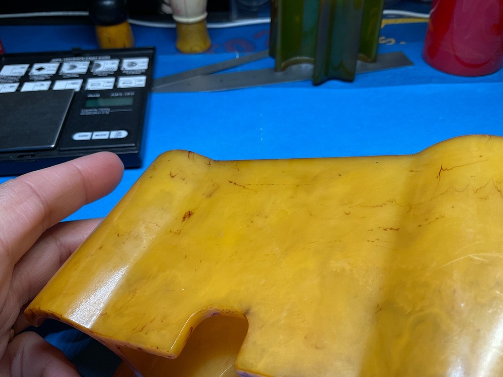BEAUTIFULLY MARBLED BAKELITE POKER CHIP CADDY