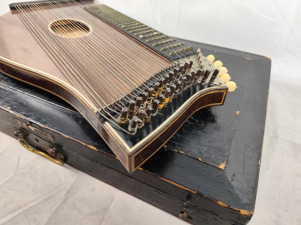Anna Arnold 1900 32 String Tabletop Ziter