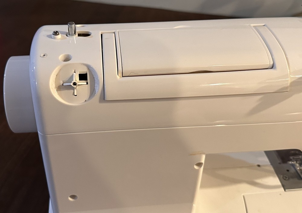 Singer 2732 Home Sewing Sewing Machine , working condition