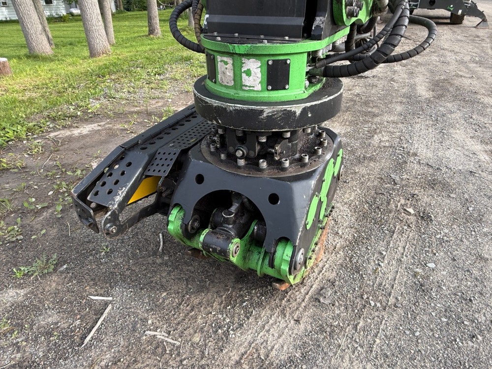 2023 Sennebogen 728e wheeled tree care material handler