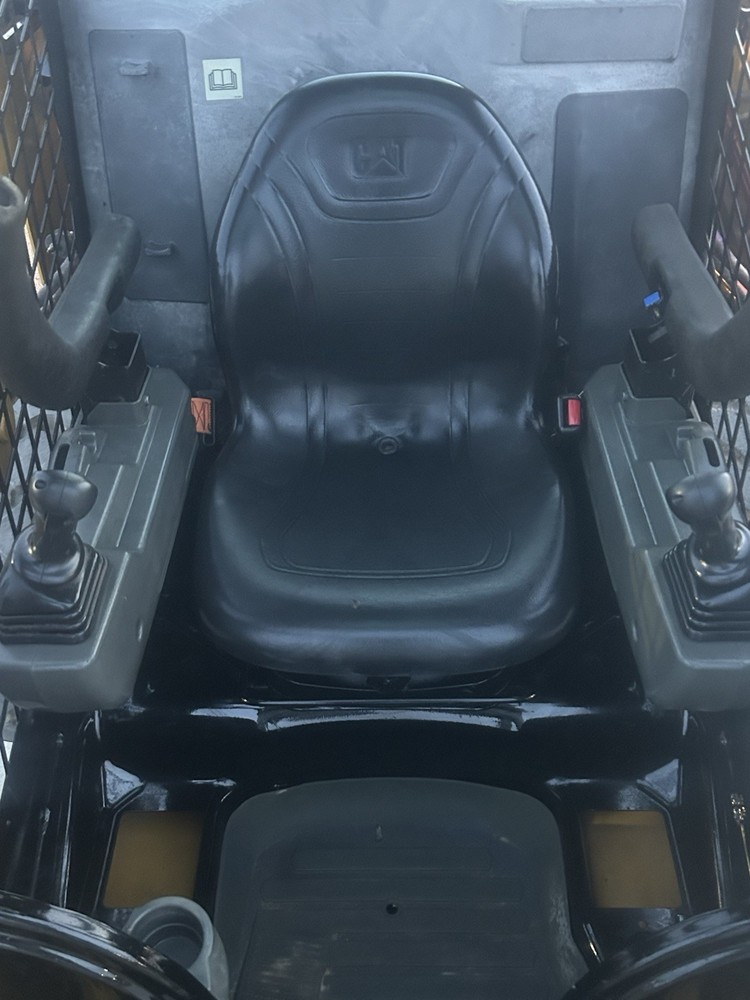 CAT SKID STEER 236D